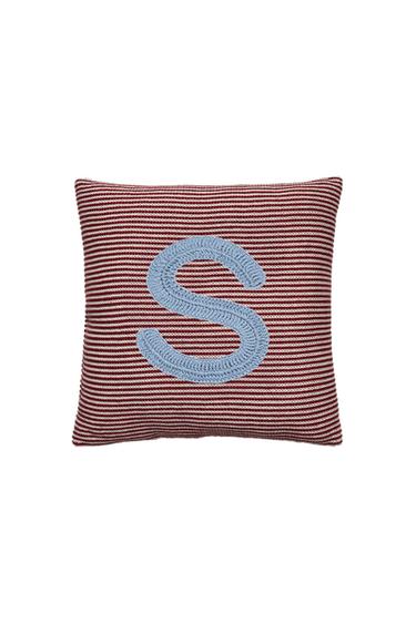 COUSSIN ENFANT BRODÉ LETTRE S - Rouge de Zara
