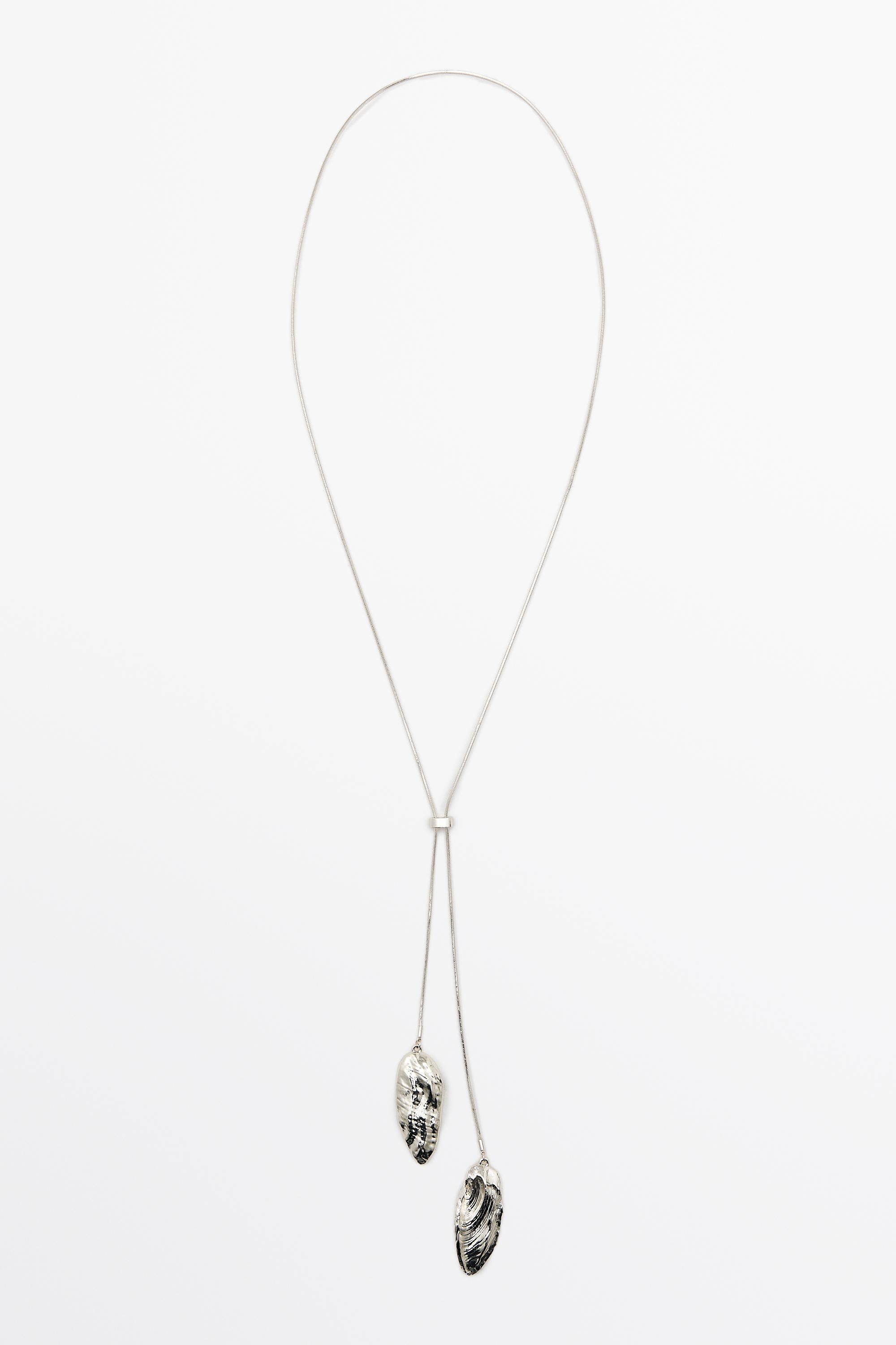 Adjustable necklace with textured pieces