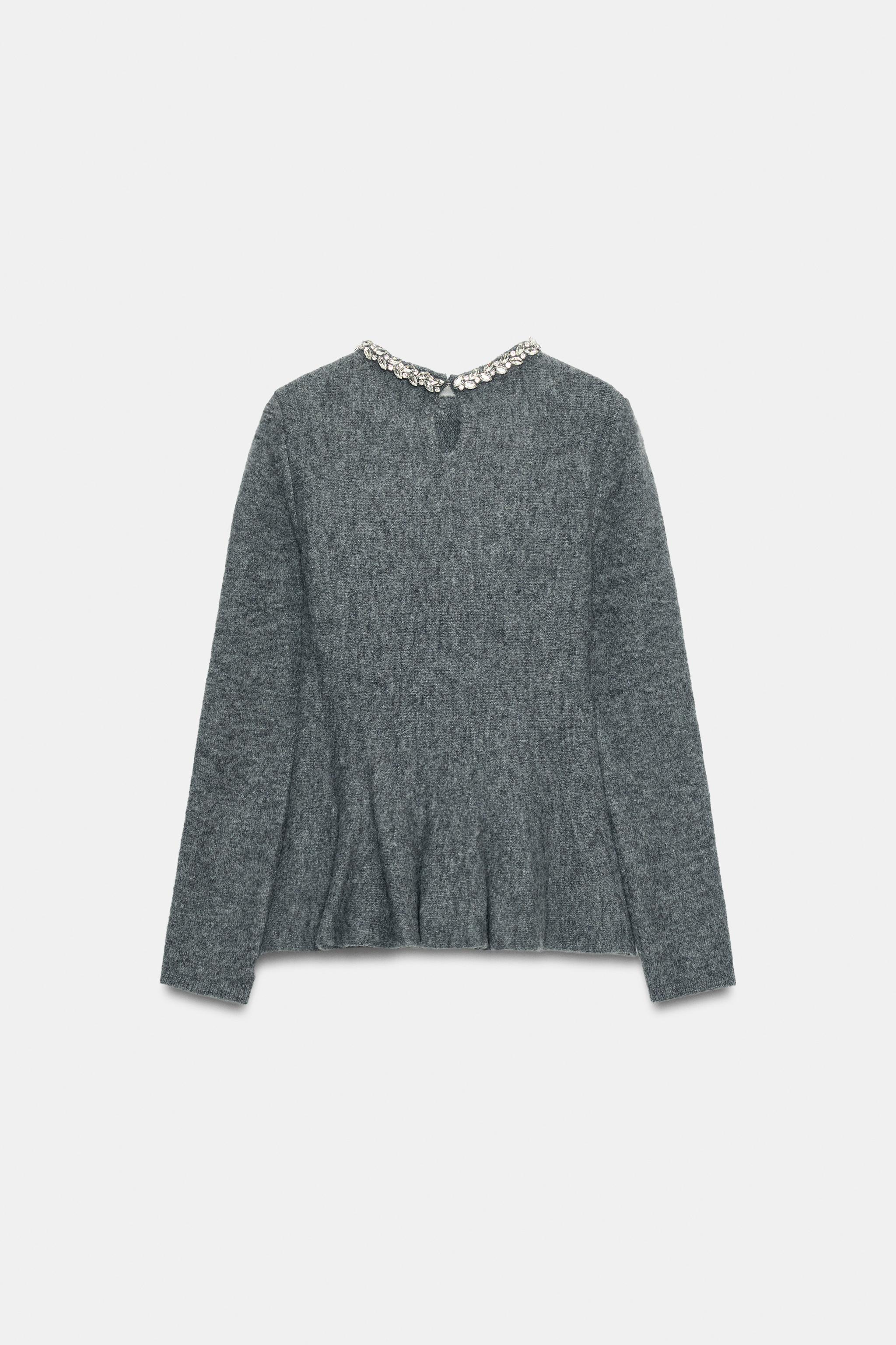 PULL EN MAILLE À COL BIJOUX
