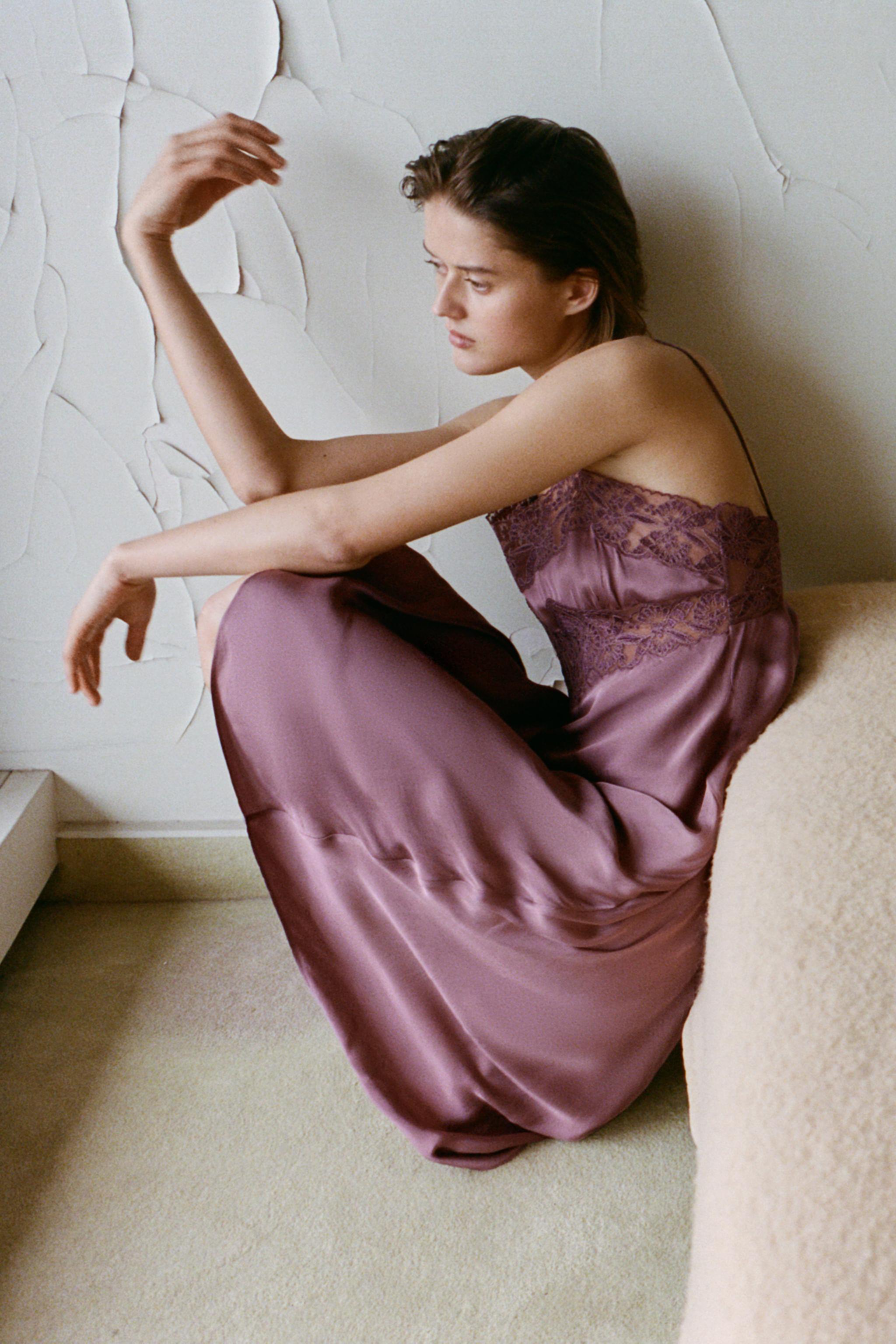 SATIN EFFECT EMBROIDERED LACE DRESS