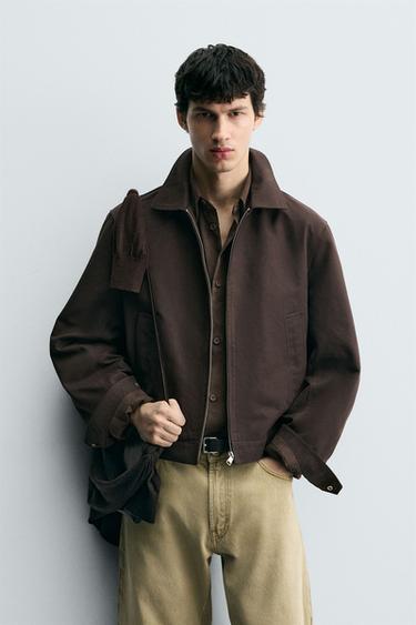 جاكيت CROPPED FIT - بني داكن الخاص بـ Zara