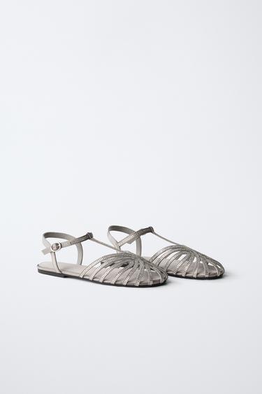 حذاء بحري بلمعات - فضي by Zara