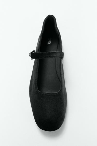BAILARINA HEBILLA EFECTO TERCIOPELO - Negro de Zara