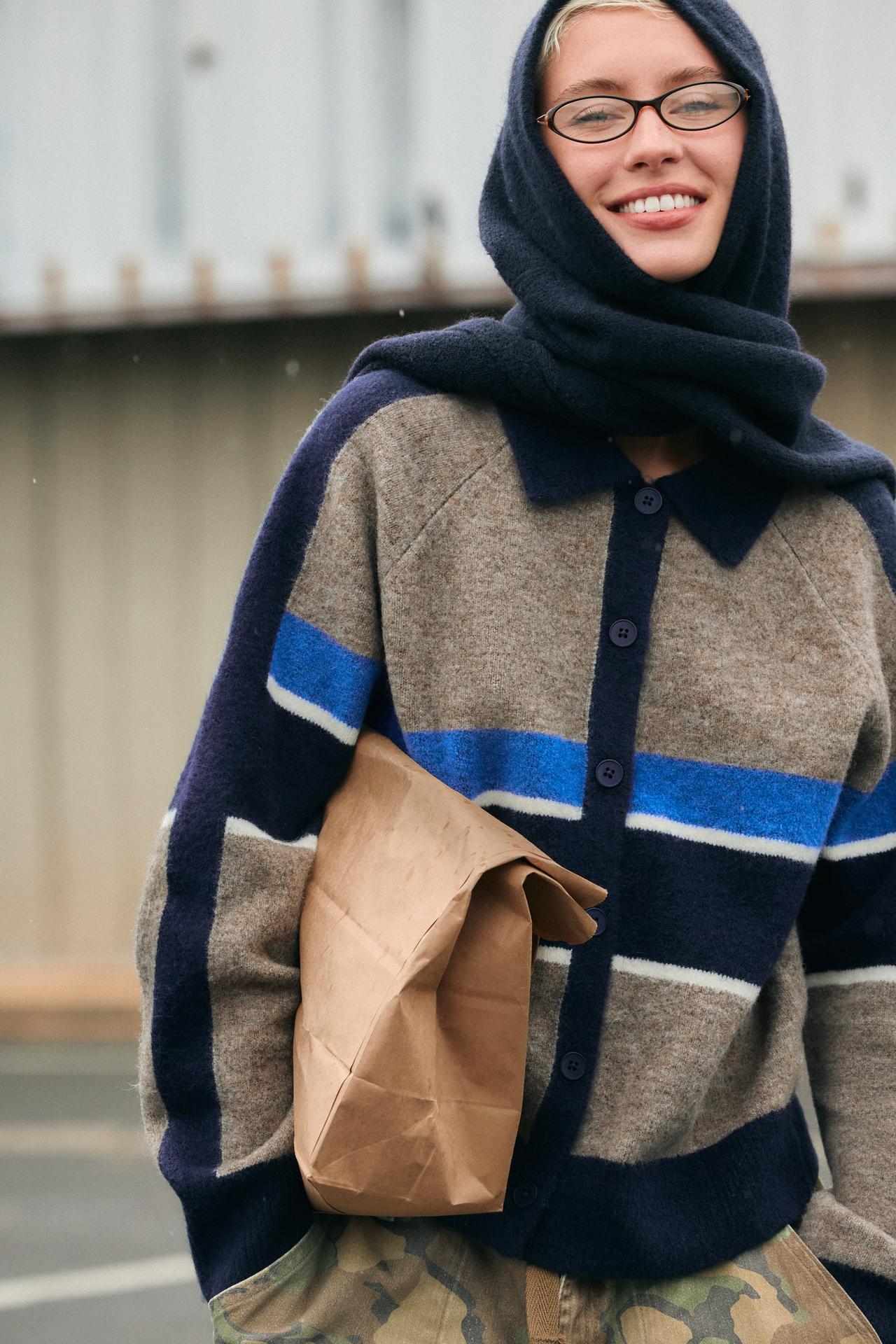 SCARF WITH HOODIE — Navy blue