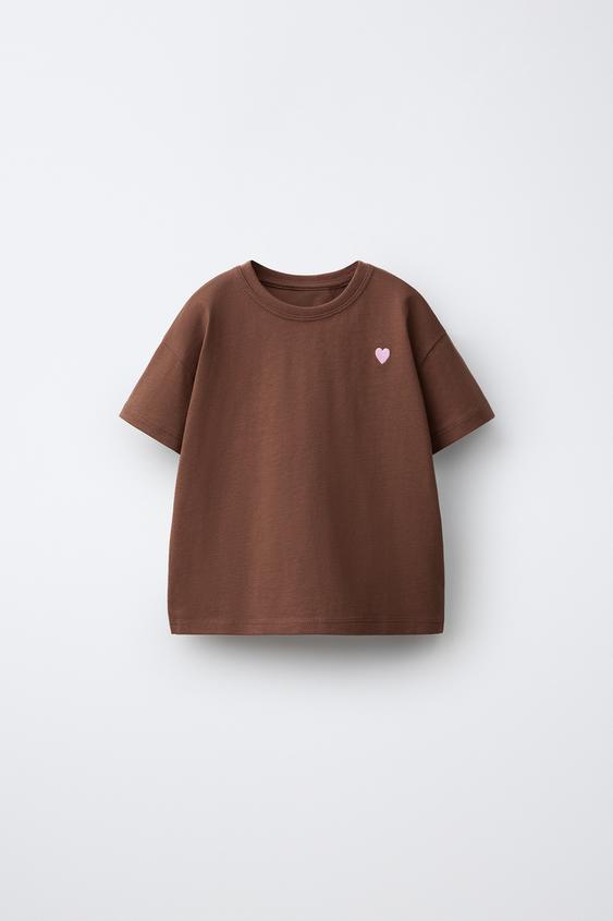 T-SHIRT UNI À CŒUR BRODÉ - Chocolat de Zara - Image 0