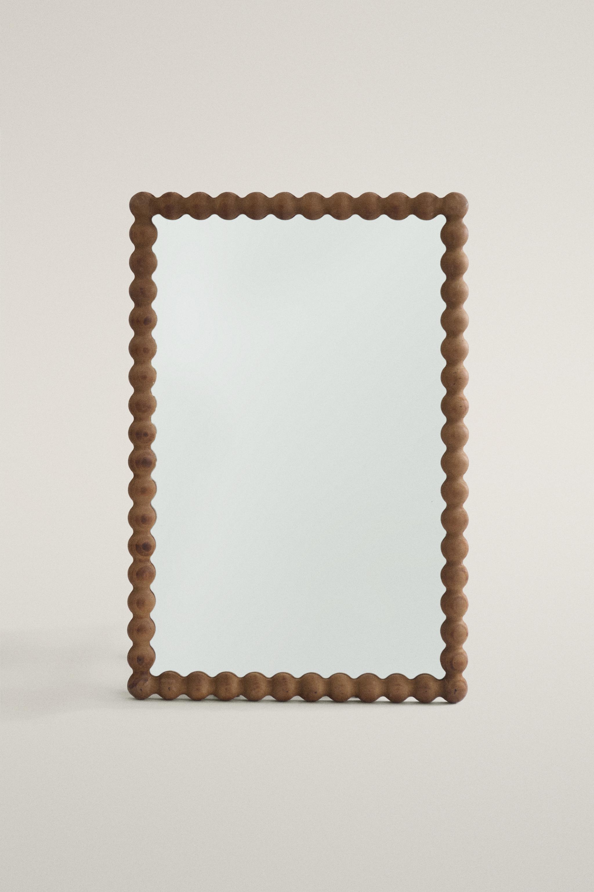 RECTANGULAR WALL MIRROR WITH WOODEN BORDER