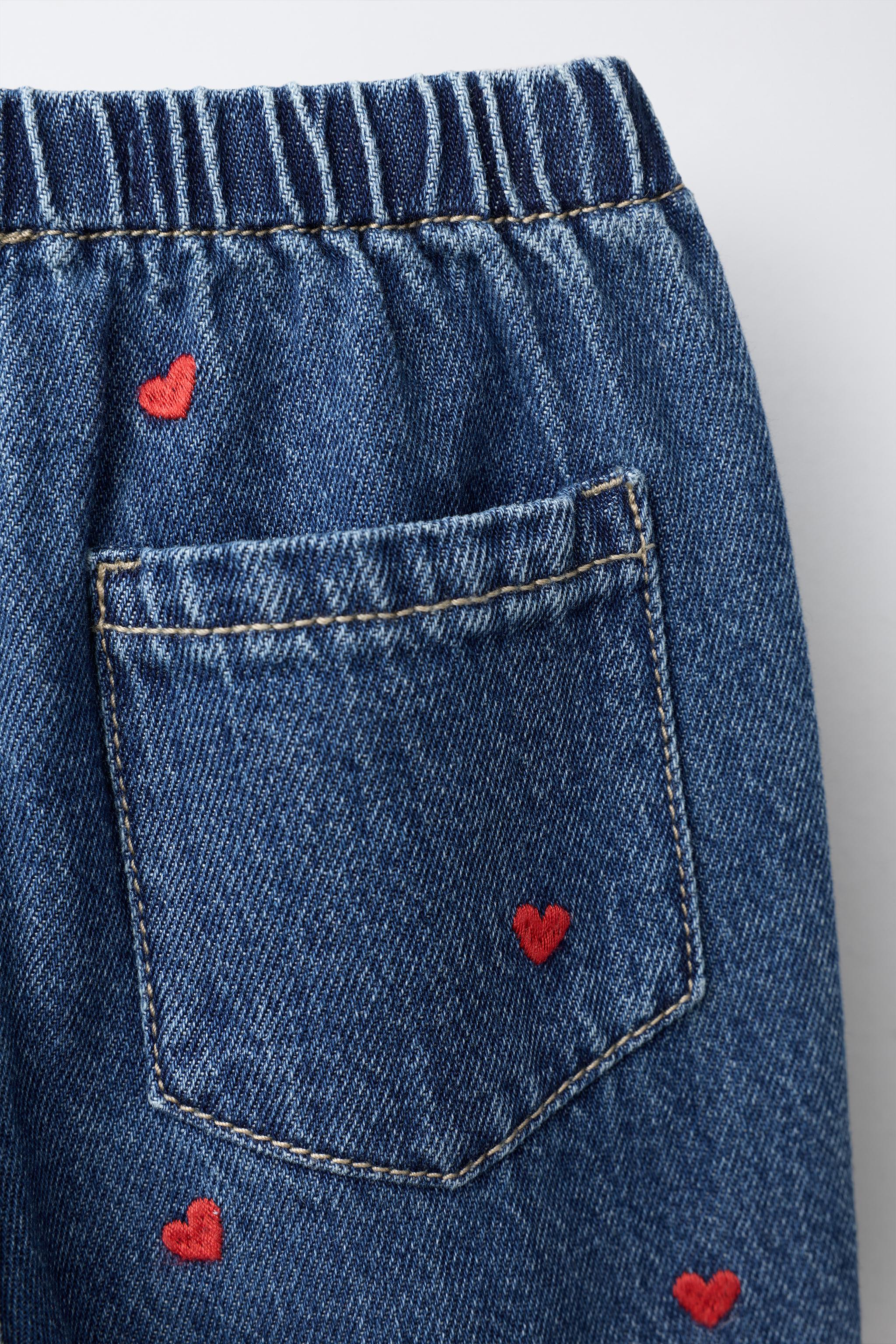 JEANS BAGGY À CŒURS BRODÉS