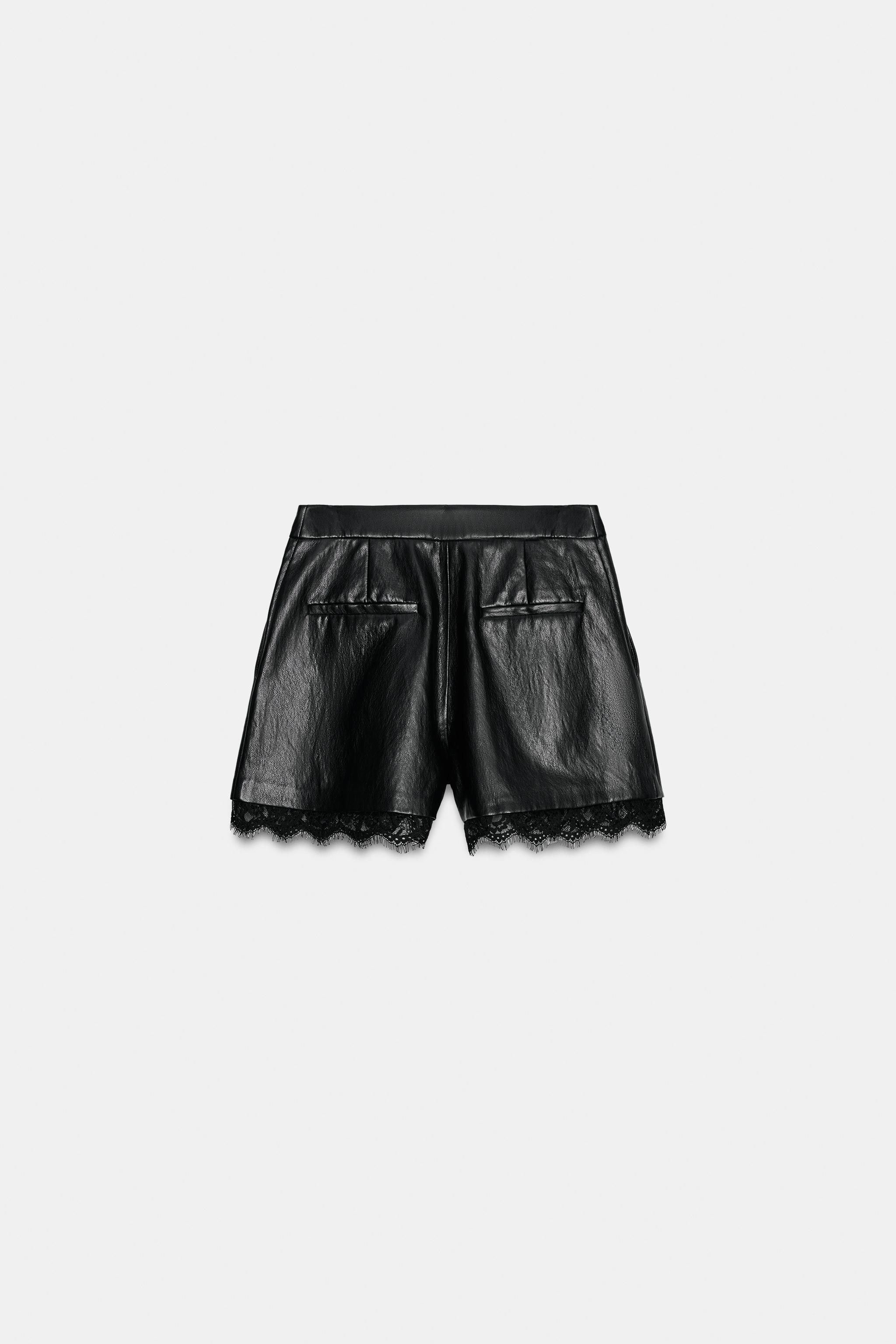 SHORT COMBINÉ MATIÈRE SYNTHÉTIQUE ET ENCAJE