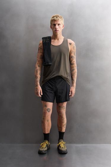TRAIL RUNNING SHORTS - Black by Zara