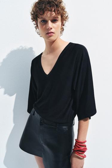 JERSEY PUNTO FLUIDO ESCOTE PICO - Negro de Zara