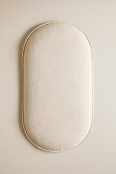 COLCHÃO DE TROCADOR COM CESTO - Cru da Zara