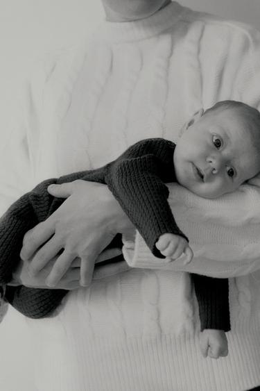 PULL EN MAILLE À TORSADES - Marron de Zara