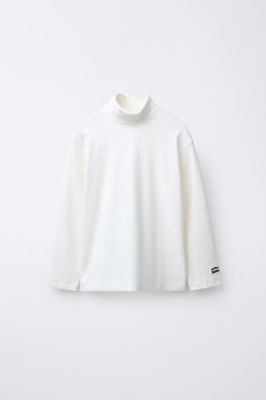CAMISETA CUELLO VUELTO BORDADO  - Crudo de Zara