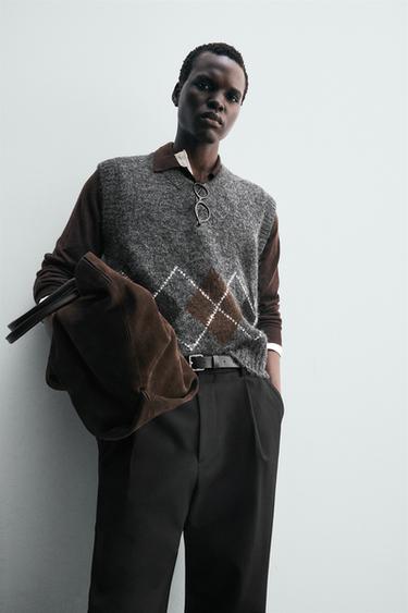 GILET EN MAILLE JACQUARD À LOSANGES - Gris chiné de Zara - Image 4