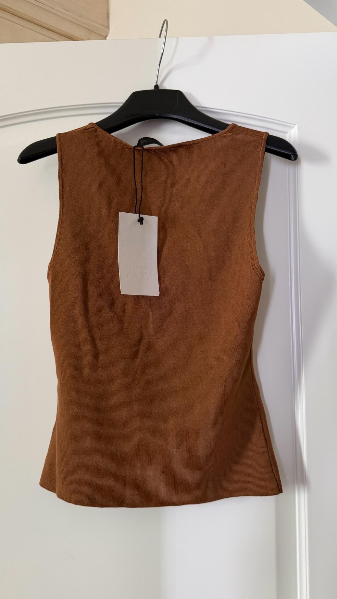 KNIT CUT-OUT TOP WITH METAL DETAIL - Image 3