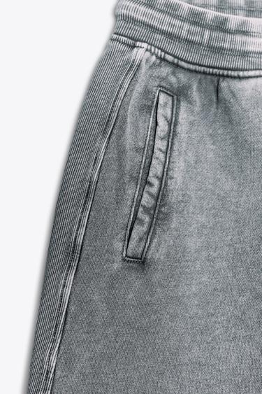 SHORT MOLLETON EFFET DÉLAVÉ INSCRIPTION - Gris anthracite de Zara - Image 6