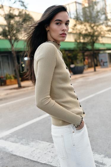 GILET EN MAILLE CÔTELÉE AVEC LISERÉS EN CONTRASTE - Pierre de Zara - Image 2