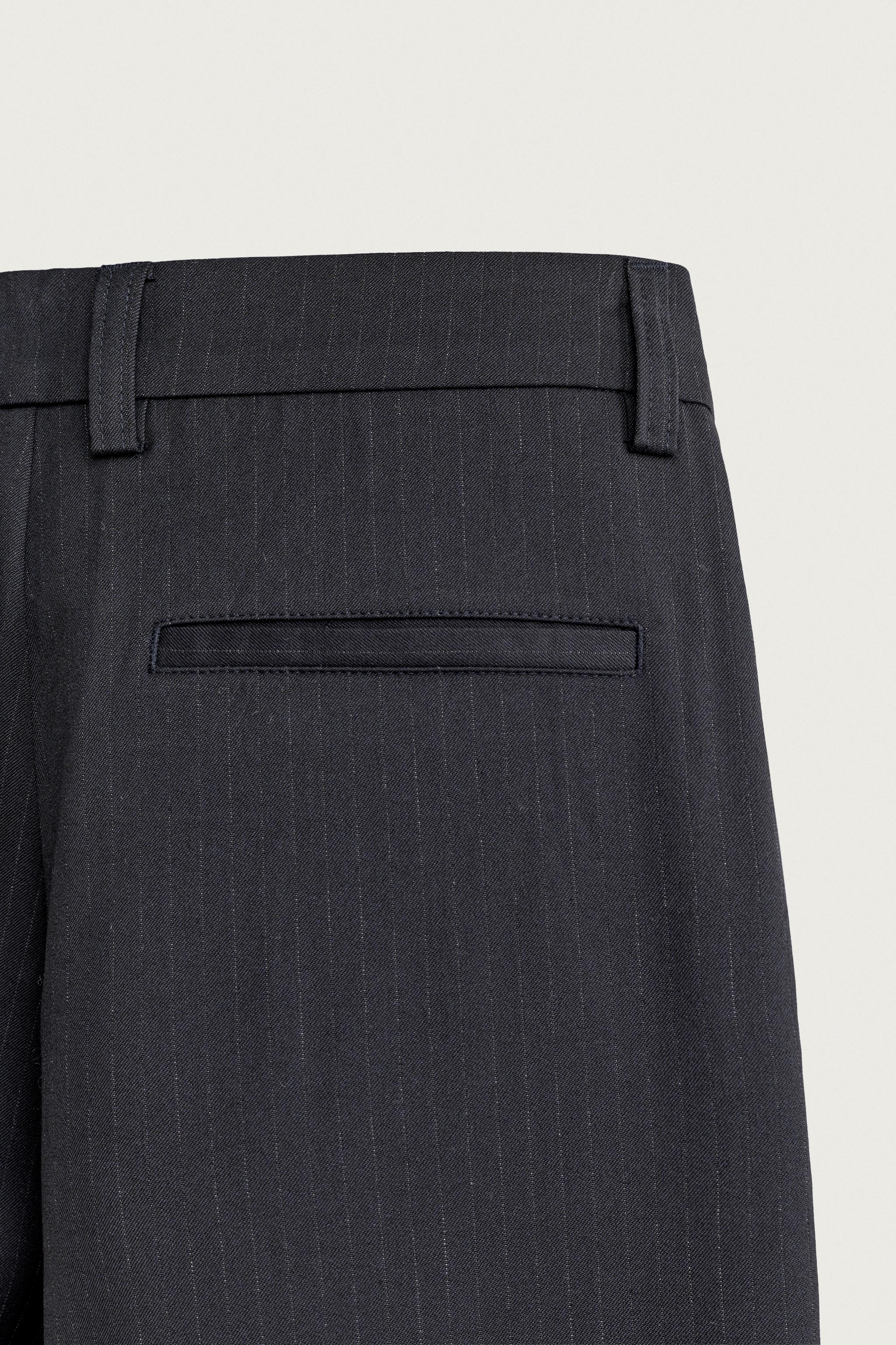 PANTALON COUPE LARGE À PLIS INVERSÉS