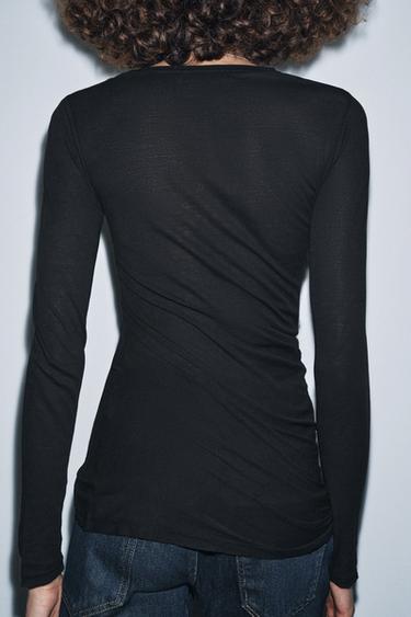 SIDE DRAPED T-SHIRT - Black by Zara - Image 2