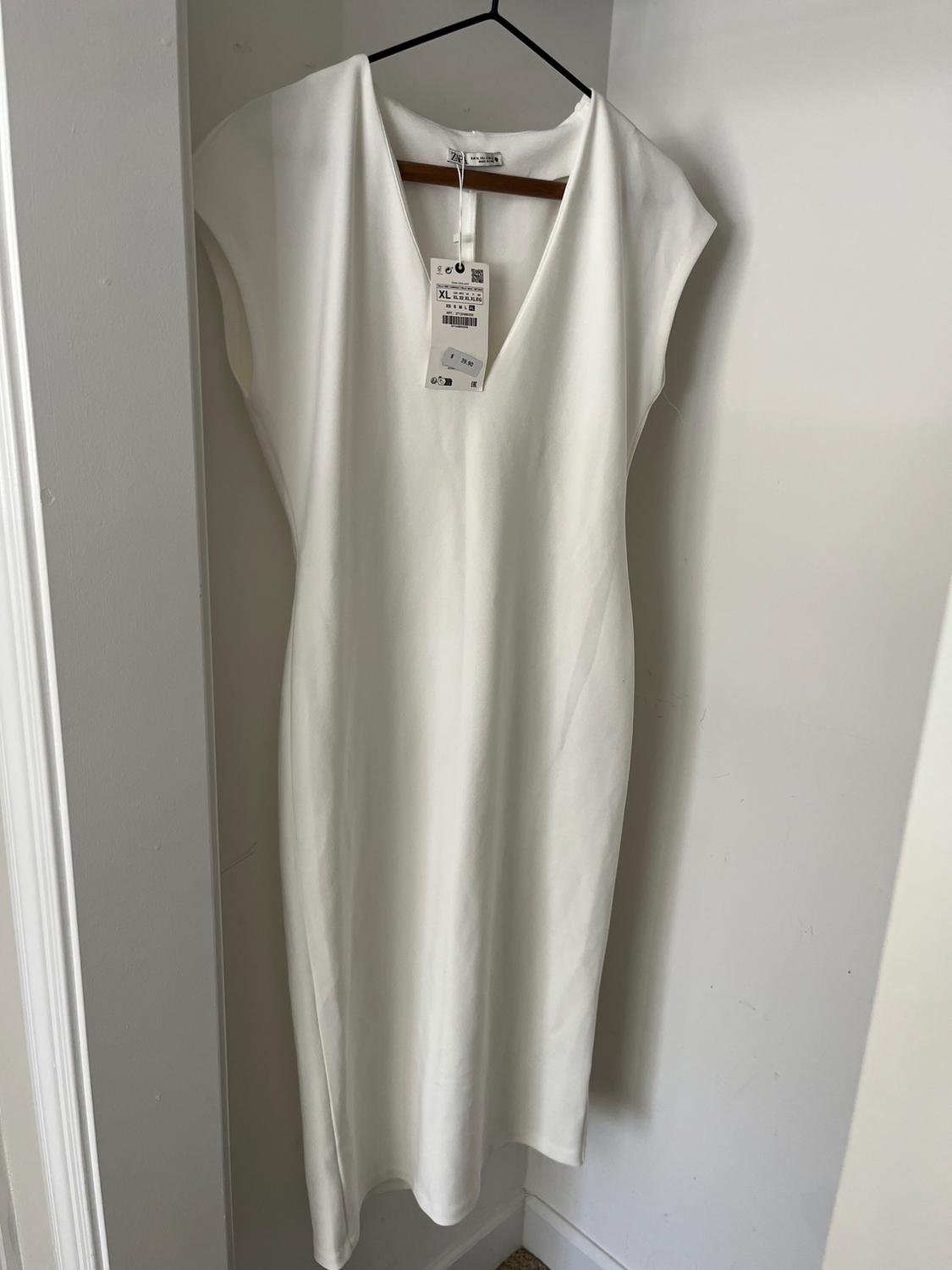 FITTED V-NECK MIDI DRESS - Image 2