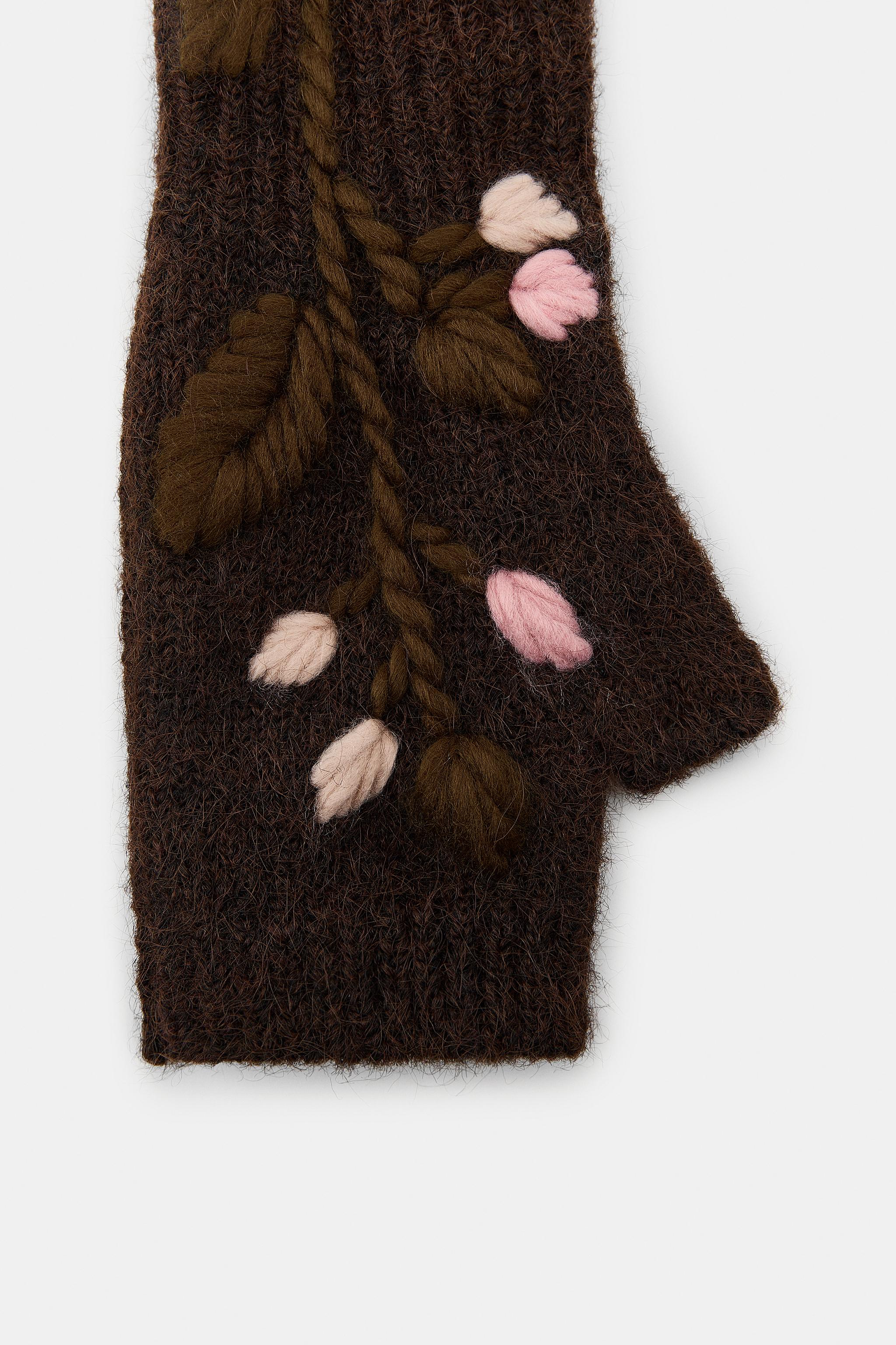 FLORAL EMBROIDERED KNIT MITTENS