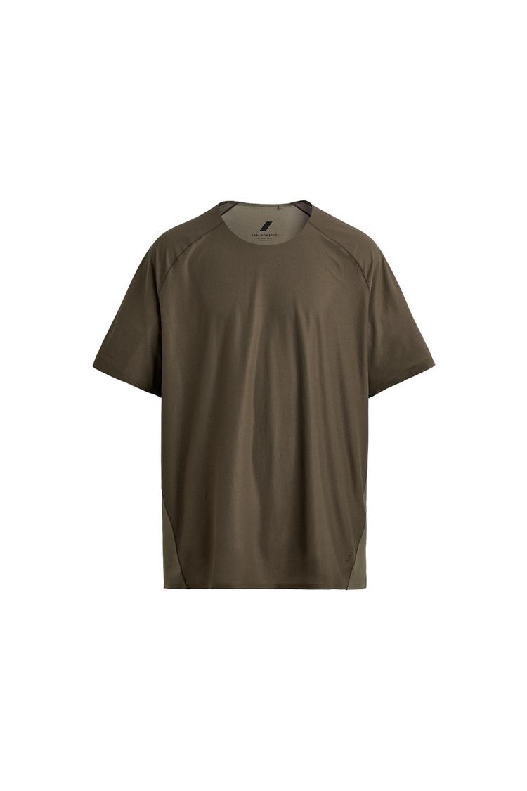 Camiseta técnica con bloques de color y textura