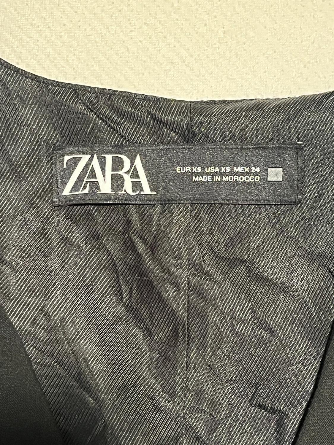 PEARL APPLIQUÉ BUTTONED VEST - Image 2