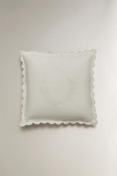 COUSSIN LIN BORD FESTONNÉ - Blanc cassé de Zara - Image 1