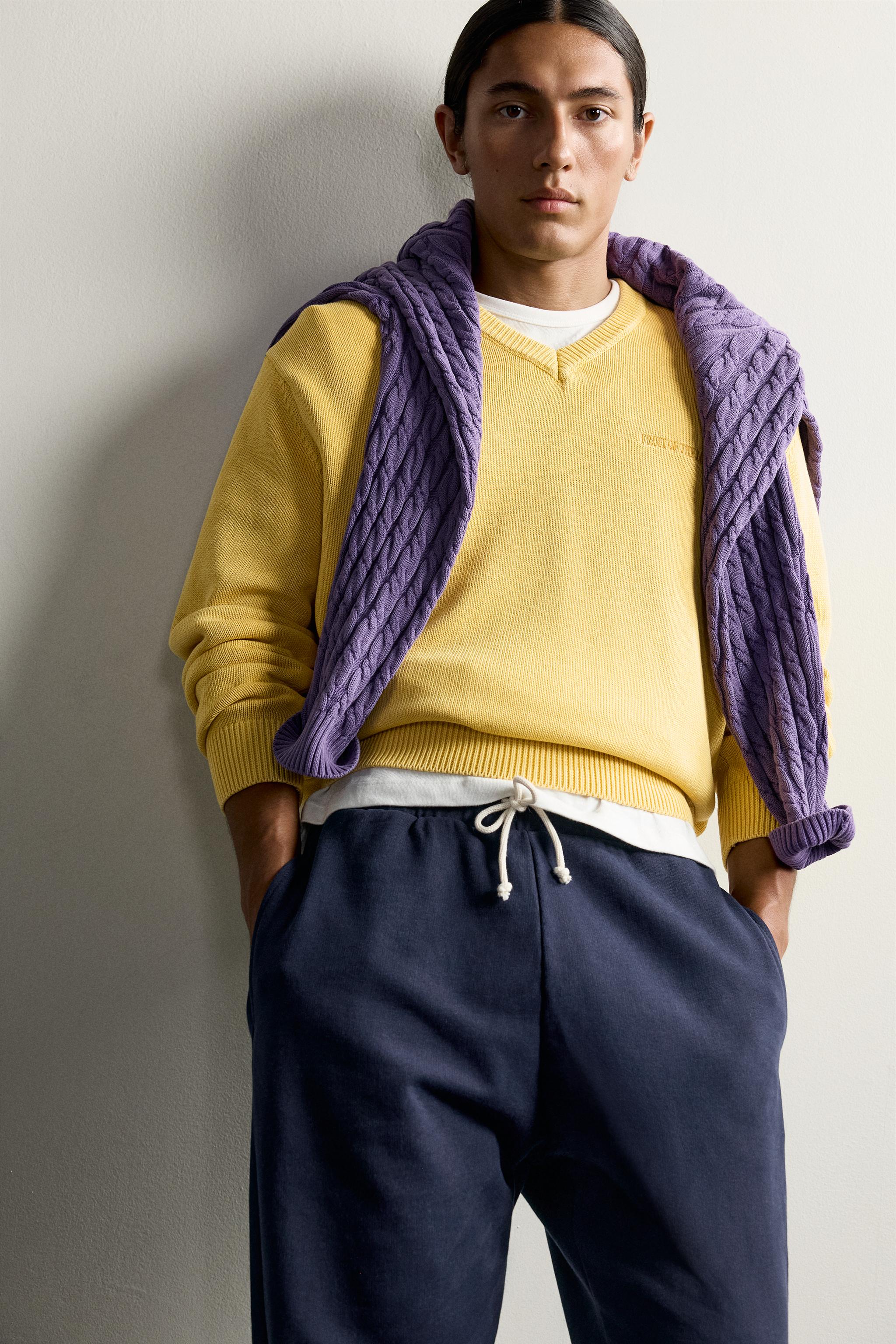 PULL EN COTON À COL V BRODÉ FRUIT OF THE LOOM™
