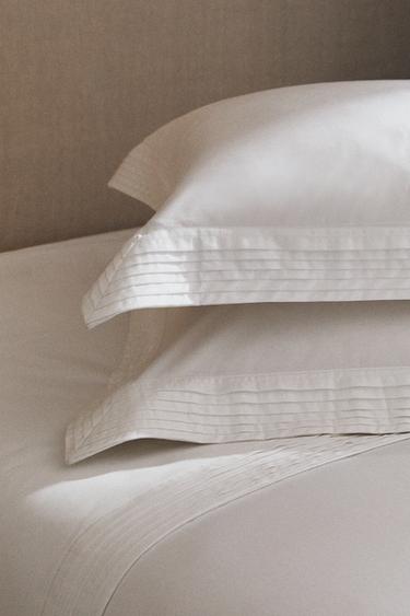 PLEATED COTTON SATEEN PILLOWCASE (400 THREAD COUNT) - White by Zara