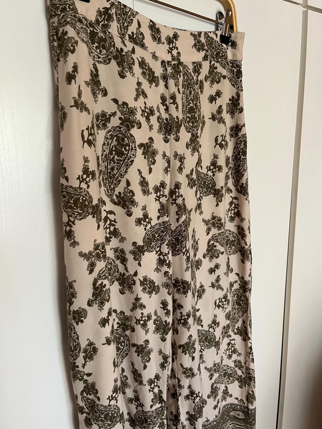 PANTALÓN ANCHO ESTAMPADO - Image 3