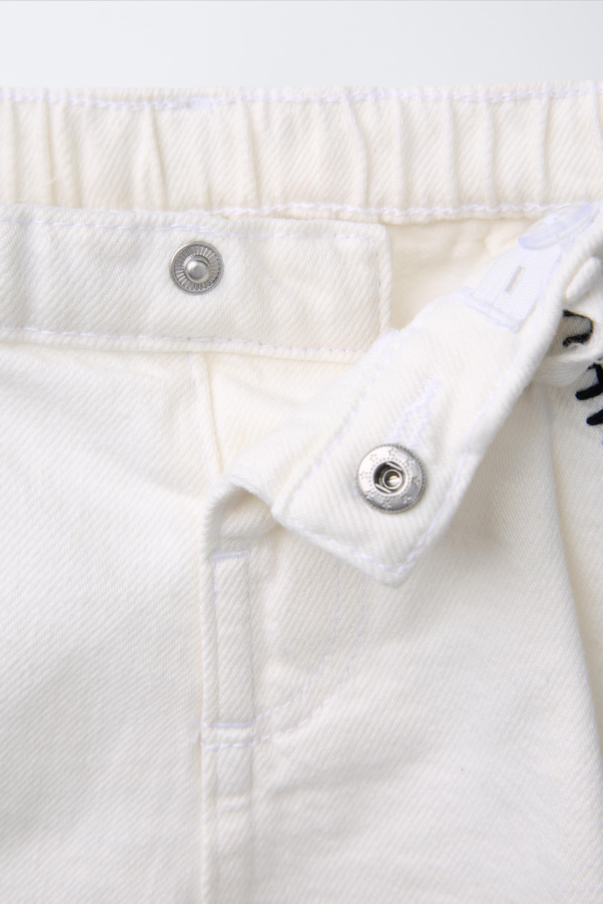 CONTRAST EMBROIDERY DENIM BERMUDA SHORTS