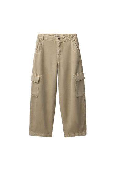 PADAJOČE HLAČE Z ŽEPI SODČKASTEGA KROJA - bež od Zare