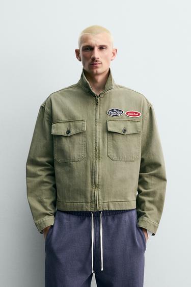 CAZADORA CROPPED FIT PARCHES - Khaki de Zara