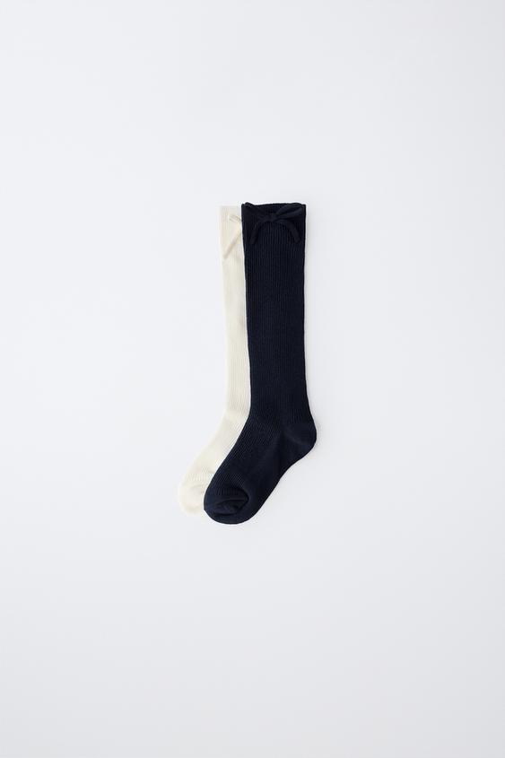 LOT DE DEUX PAIRES DE CHAUSSETTES HAUTES À NŒUD - Bleus marine / Écrus de Zara - Image 0