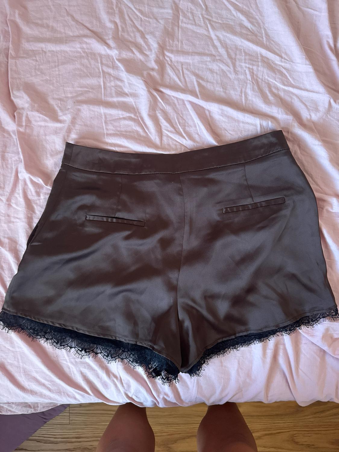 LACE TRIM SATIN SHORTS - Image 2