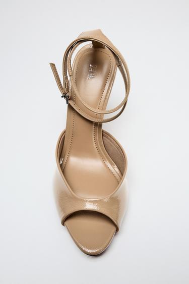 RIEMCHENSANDALE MIT ABSATZ - Beige von Zara