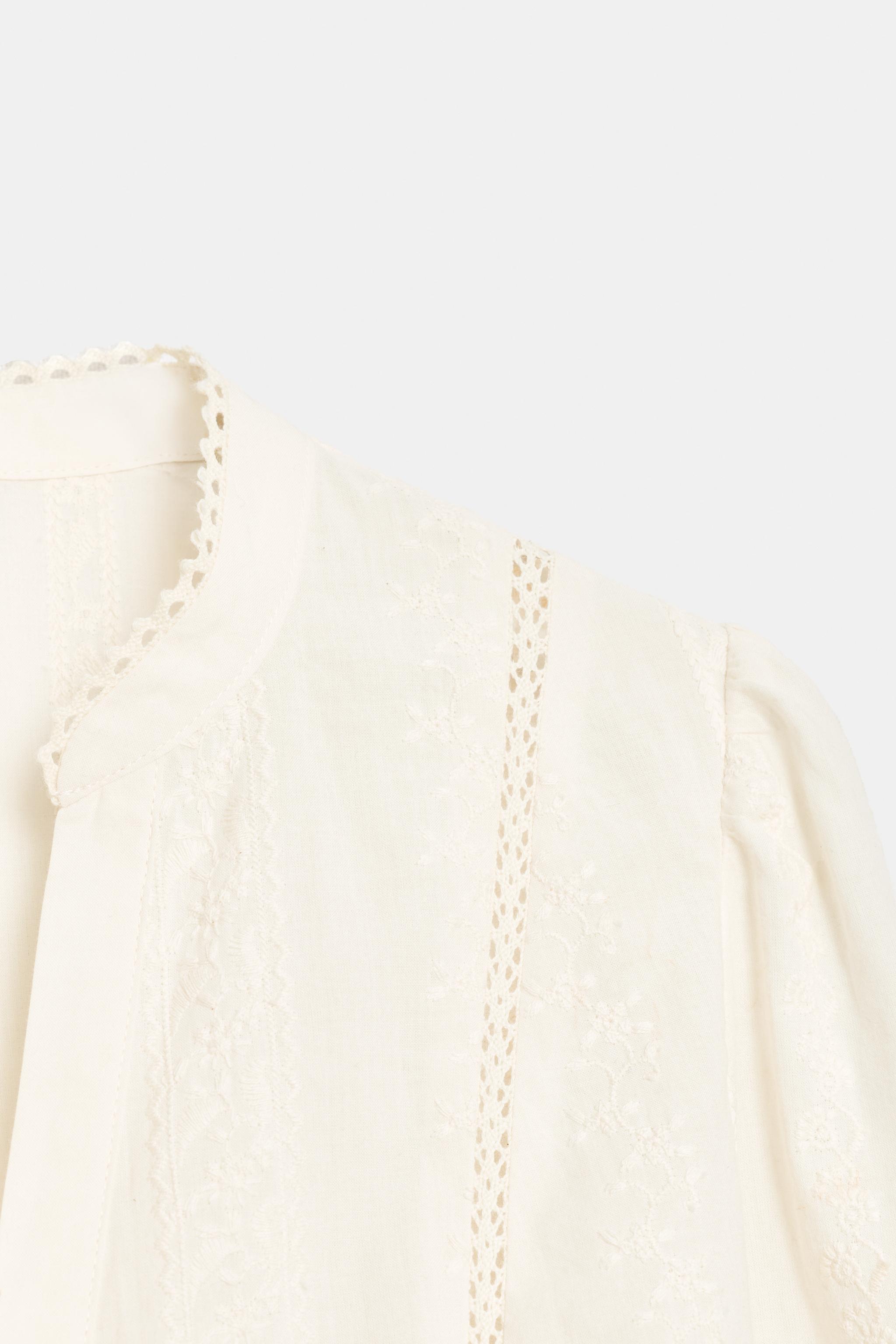 EMBROIDERED ROMANTIC BLOUSE