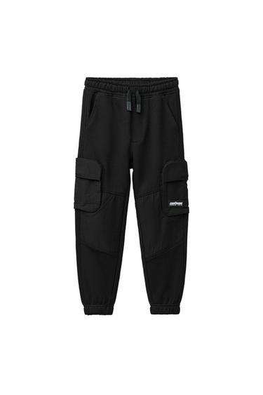 PANTALÓN JOGGER BOLSILLOS CARGO - Negro de Zara