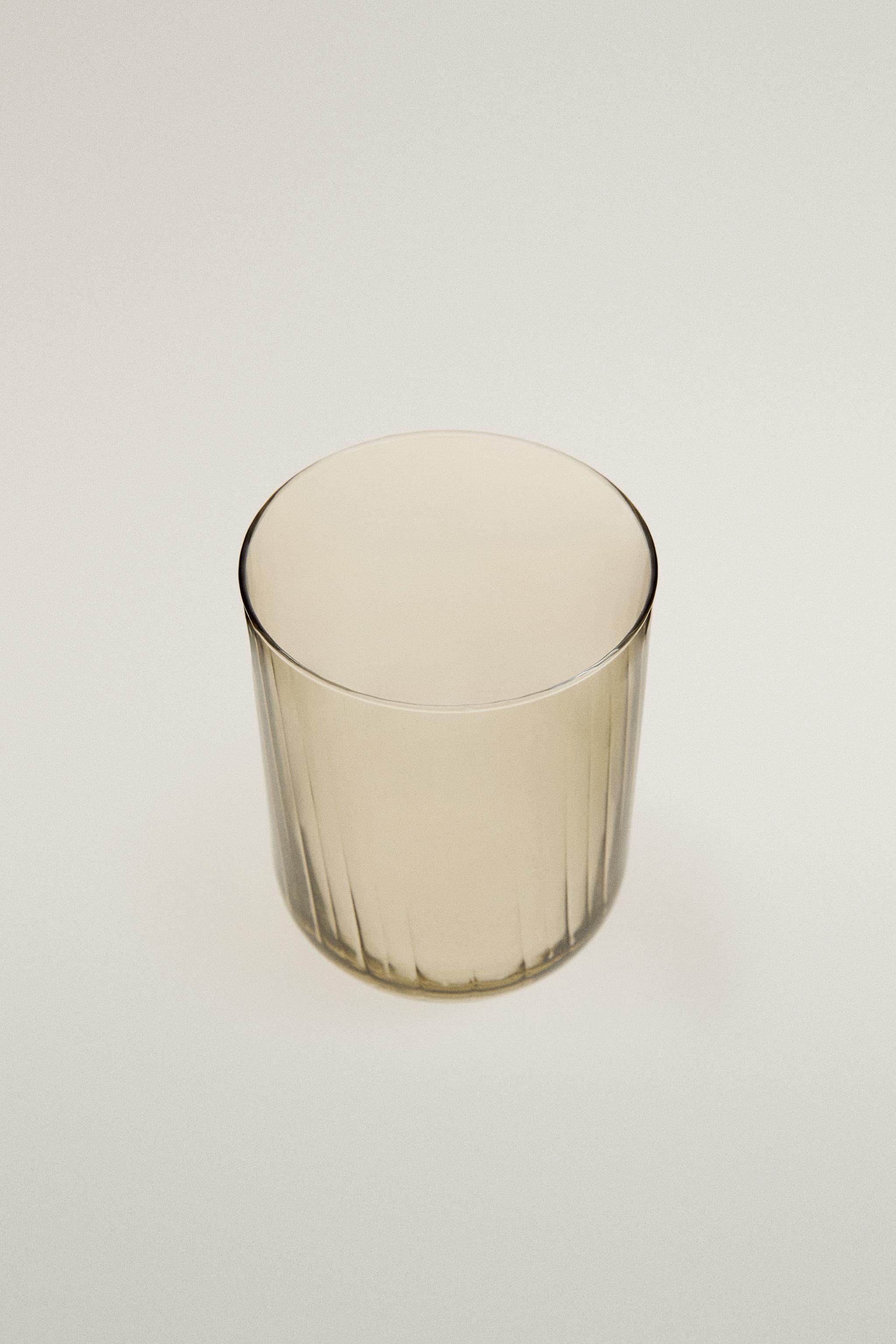 GLASS TUMBLER WITH RAISED LINES