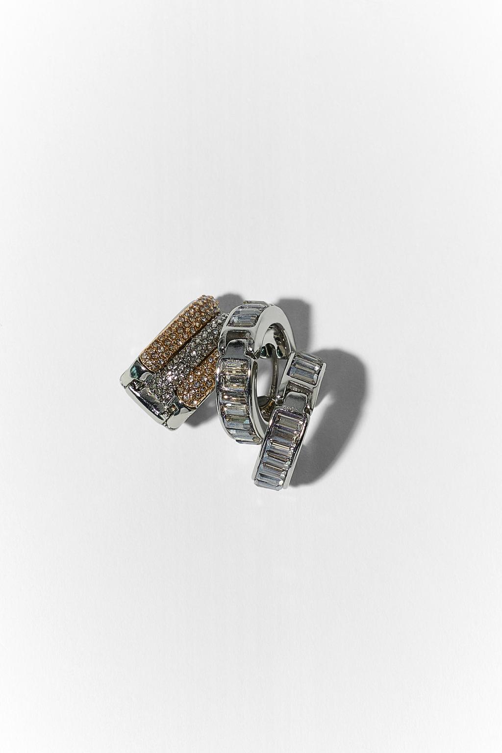 PACK OF EARRINGS AND EAR CUFF