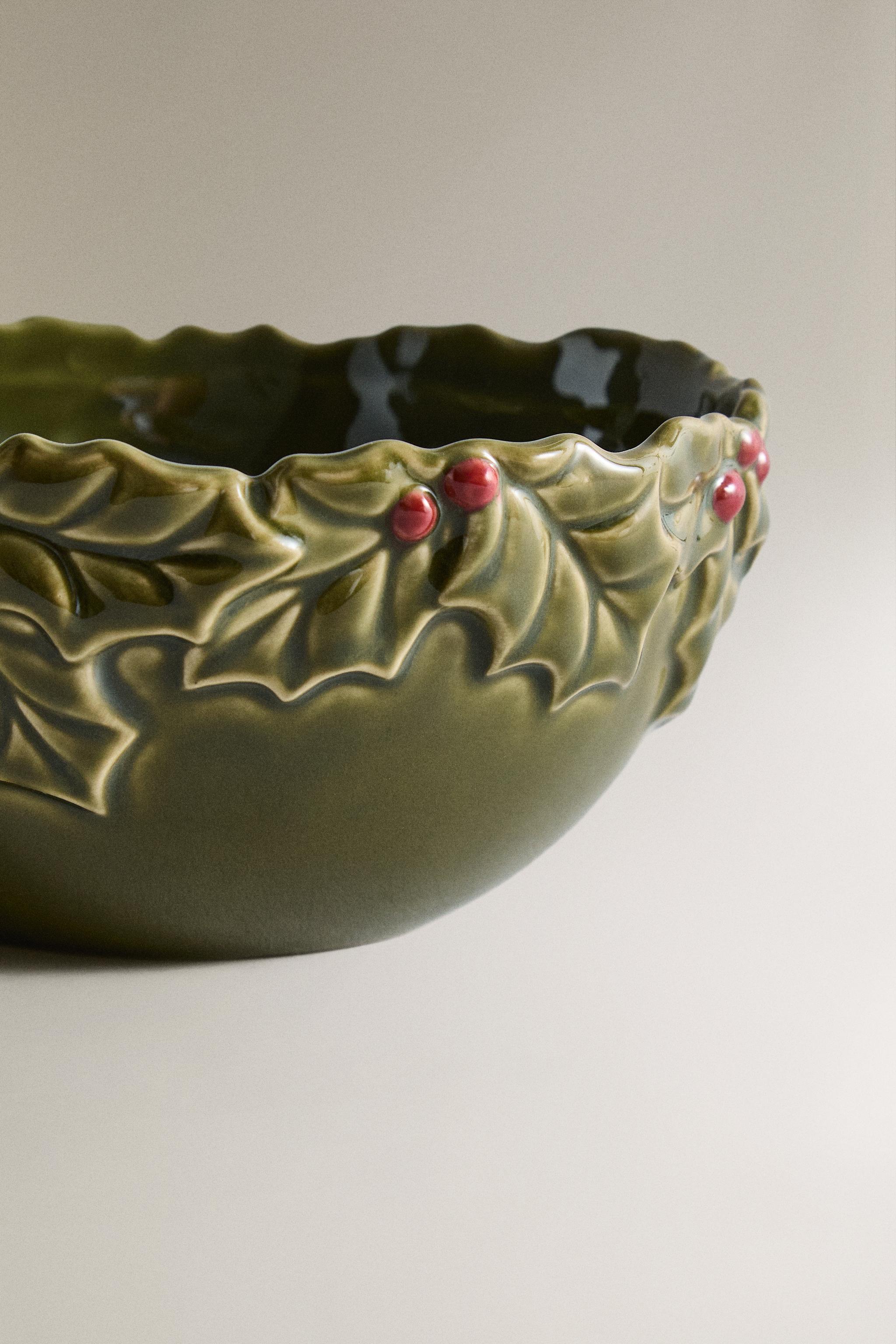 CHRISTMAS HOLLY PORCELAIN BOWL