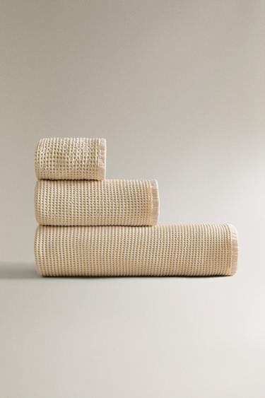 MINI WAFFLE BATH TOWEL - Yellow by Zara - Image 0