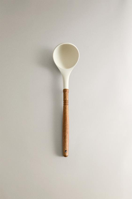 SILICONE AND WOOD LADLE