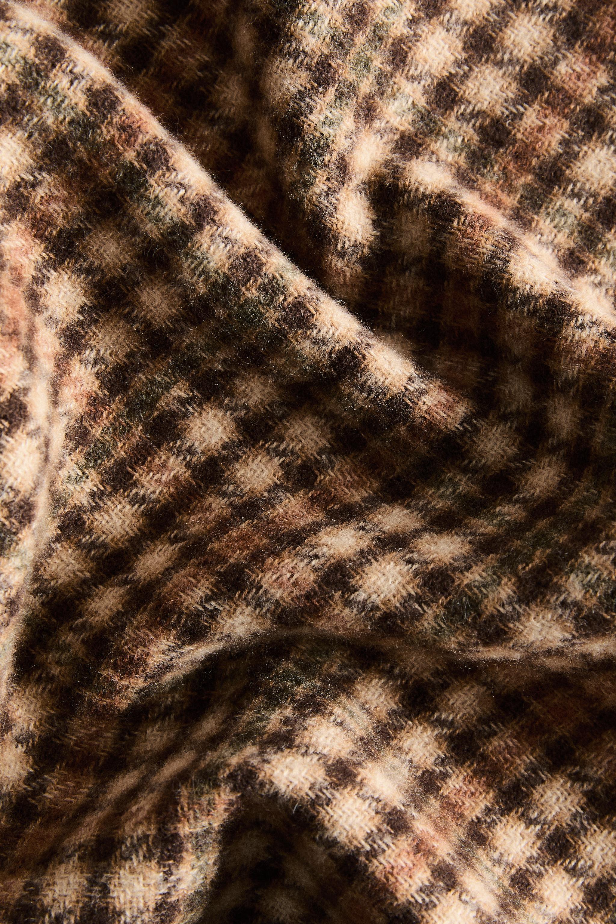 PLAID BLANKET WITH FRINGE