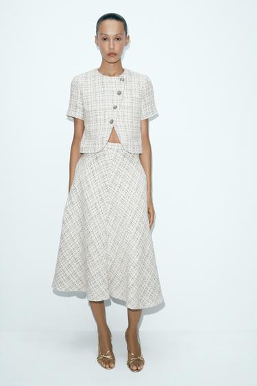 بلايزر قصيرة بتصميم أزرار جوهرة ZW COLLECTION - خام / أسود by Zara