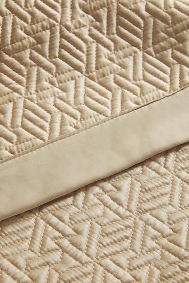 SATIN GEOMETRIC QUILT - Dark beige by Zara - Image 3