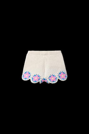 BERMUDASHORTS AUS HÄKELSTRICK MIT BLUMEN - Cremefarben von Zara