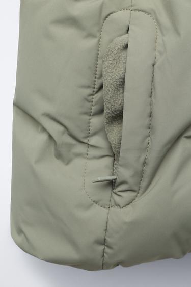 MANTEAU REMBOURRÉ À CAPUCHE DÉPERLANT - Kaki de Zara - Image 6