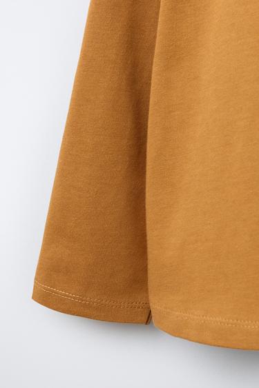 T-SHIRT À IMPRIMÉ ET INSCRIPTION BRODÉE - Moutarde de Zara - Image 3